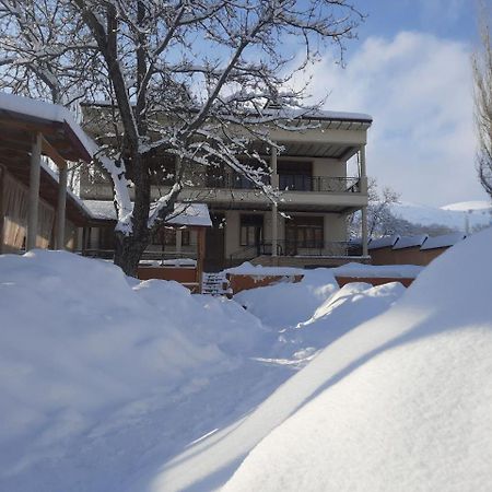 Hotel Зона Отдых Apachi В Горах Чимган Esterno foto