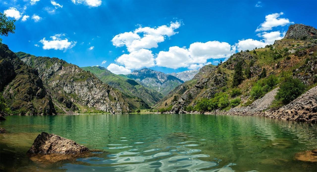 Hotel Зона Отдых Apachi В Горах Чимган Esterno foto