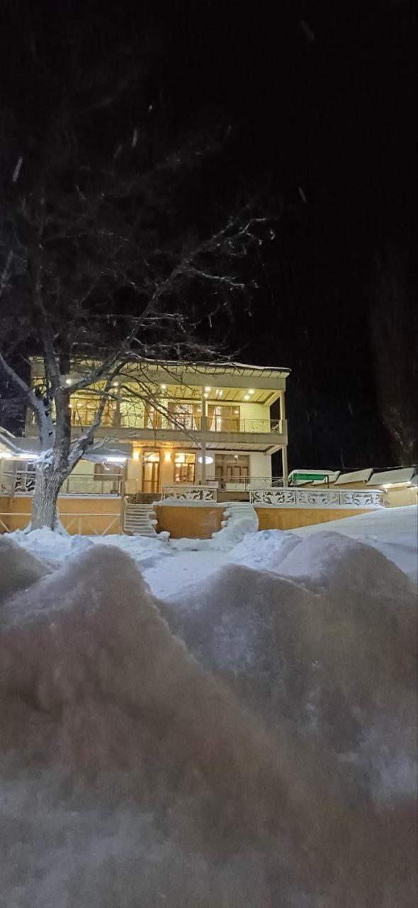 Hotel Зона Отдых Apachi В Горах Чимган Esterno foto