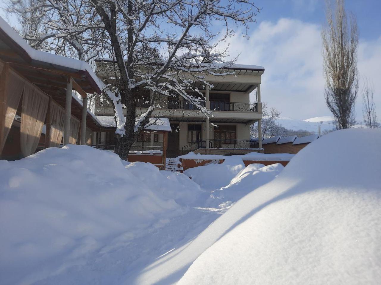 Hotel Зона Отдых Apachi В Горах Чимган Esterno foto
